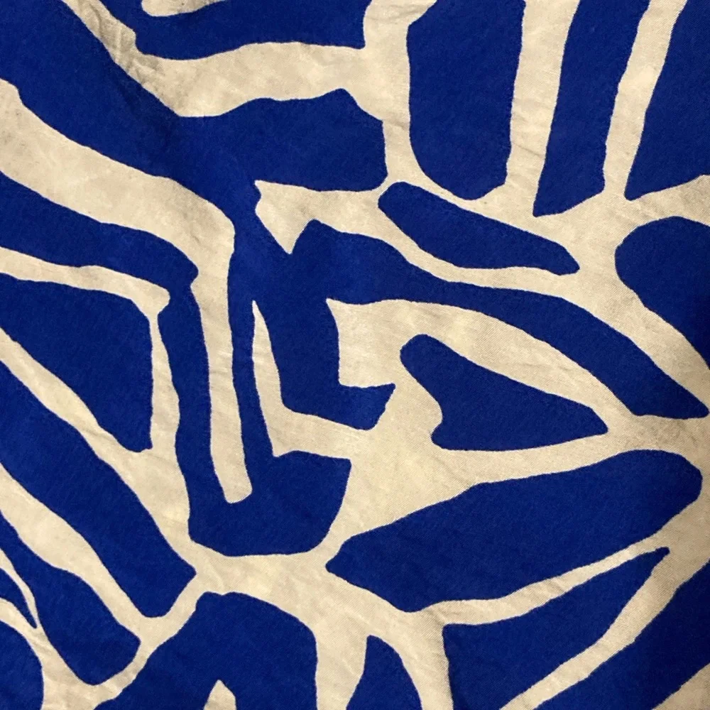 Gilli Two-Piece Set | Blue & White Print Crop Top + Shorts | Size Small